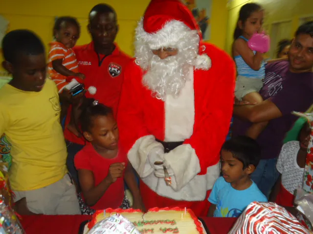 Photograph 86 from Christmas Motorcade 2014