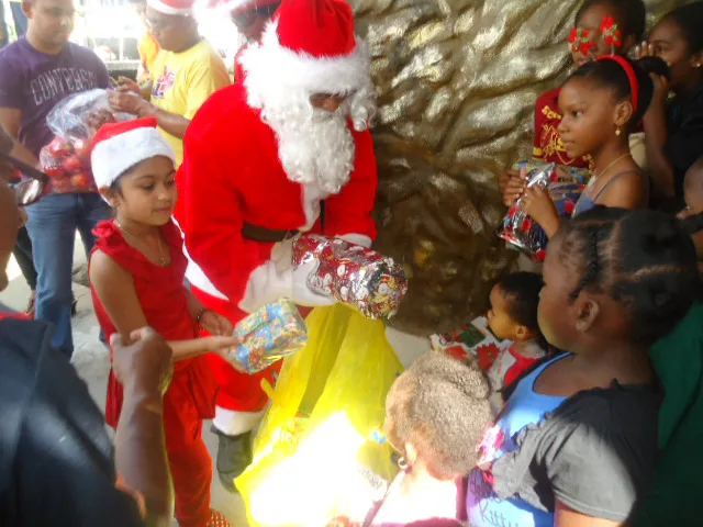 Photograph 9 from Christmas Motorcade 2014